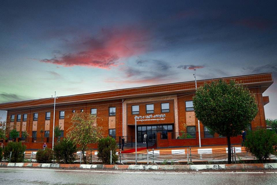 دامودەزگا حکومی و ناحکومیەکان