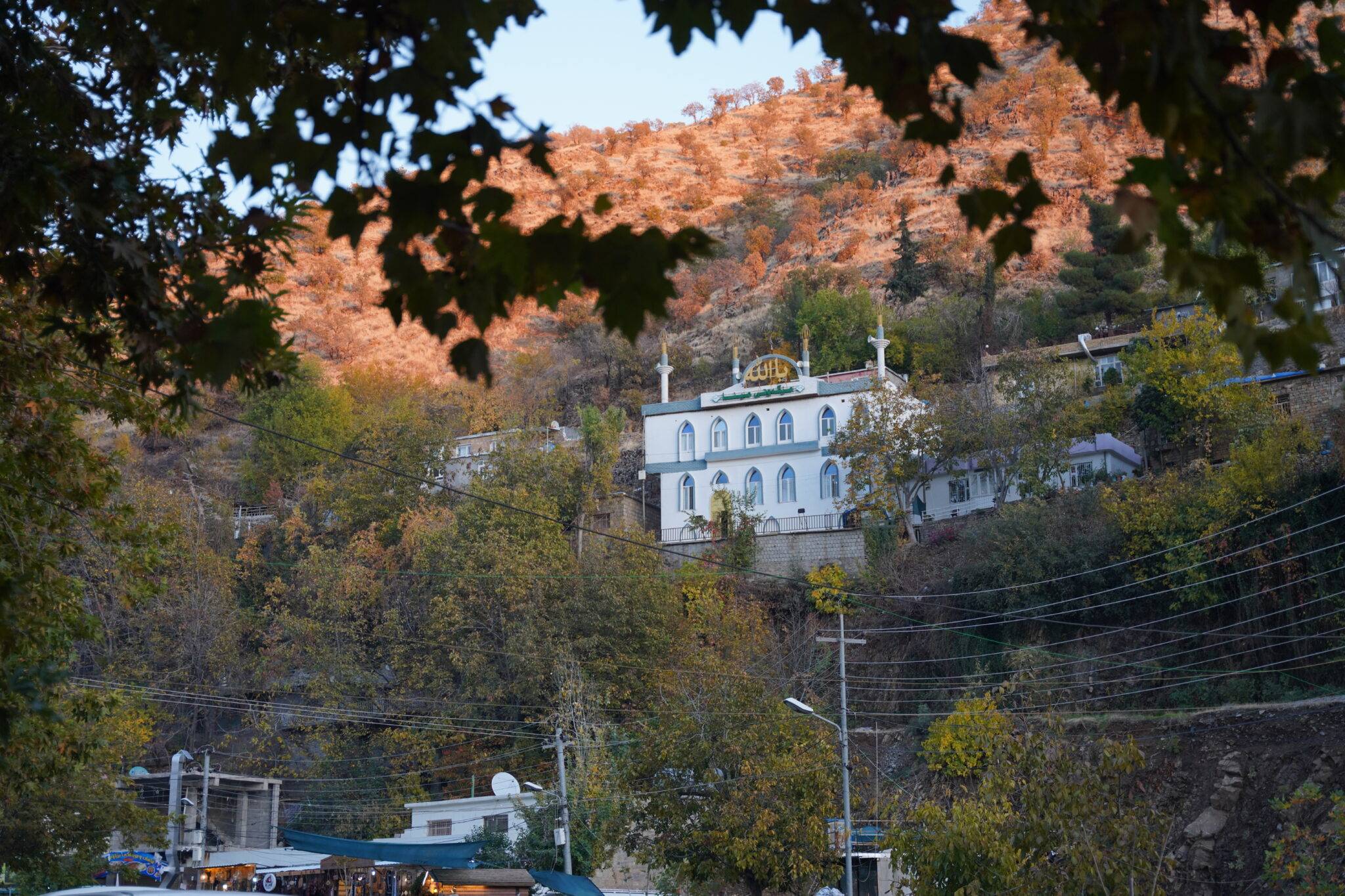 شوێنی دەستکرد (گوند و شار)